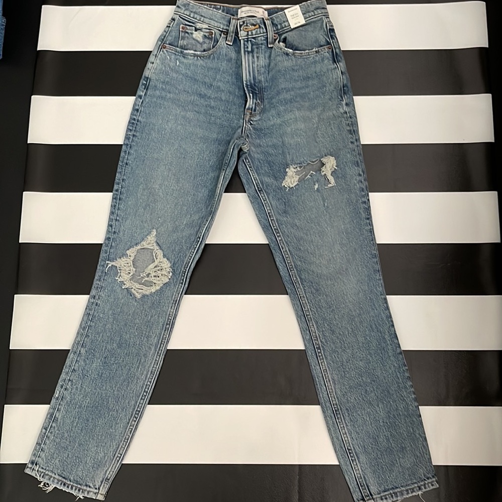 ABERCROMBIE AND FITCH THE MOM HIGH RISE
